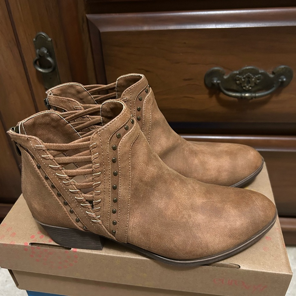 Sugar Brown Cut Out Ankle Booties with back zipper Size 8.5 M